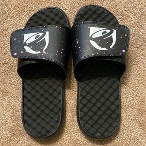 New with box Taco Bell slides size men’s 12